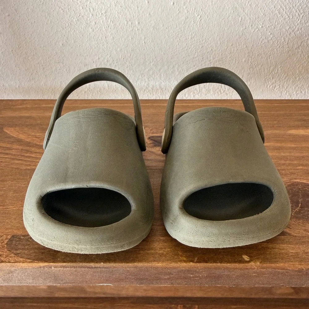 Koala Kids Clogs Olive Green Slip On Sandals Size 4 Lightweight Casual Shoes